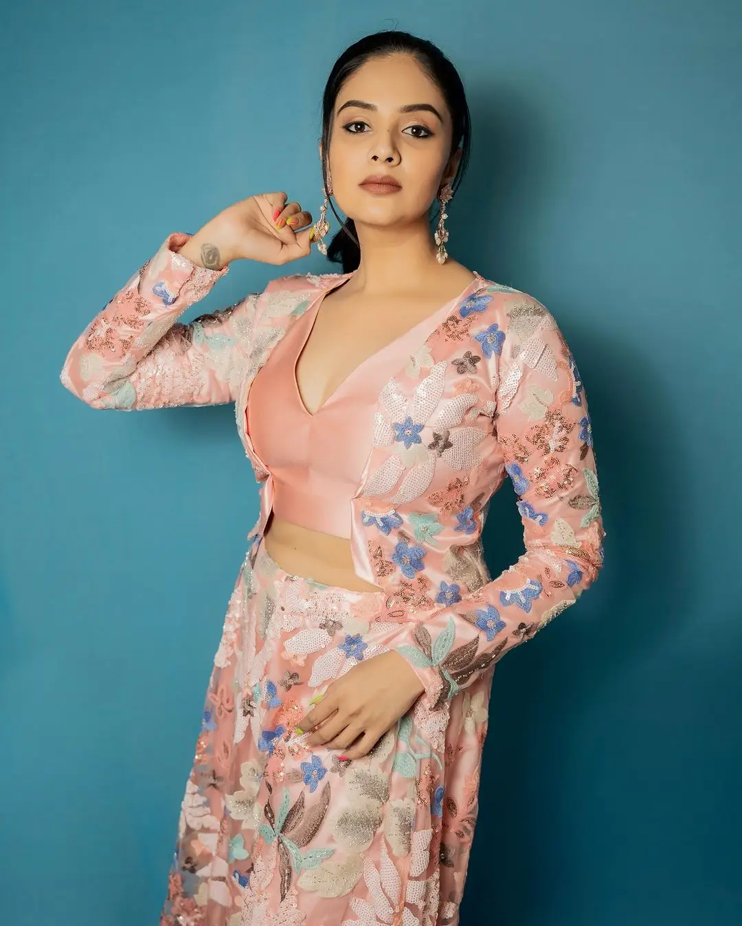 Hyderabad Actress Sreemukhi Shines In Pink Gown